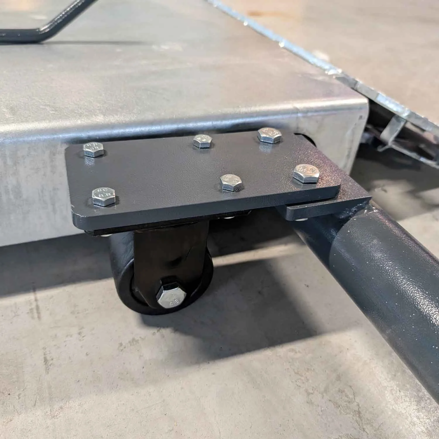 WorldLifts Mizar galvanisert sakseløfter med ekstra bredde